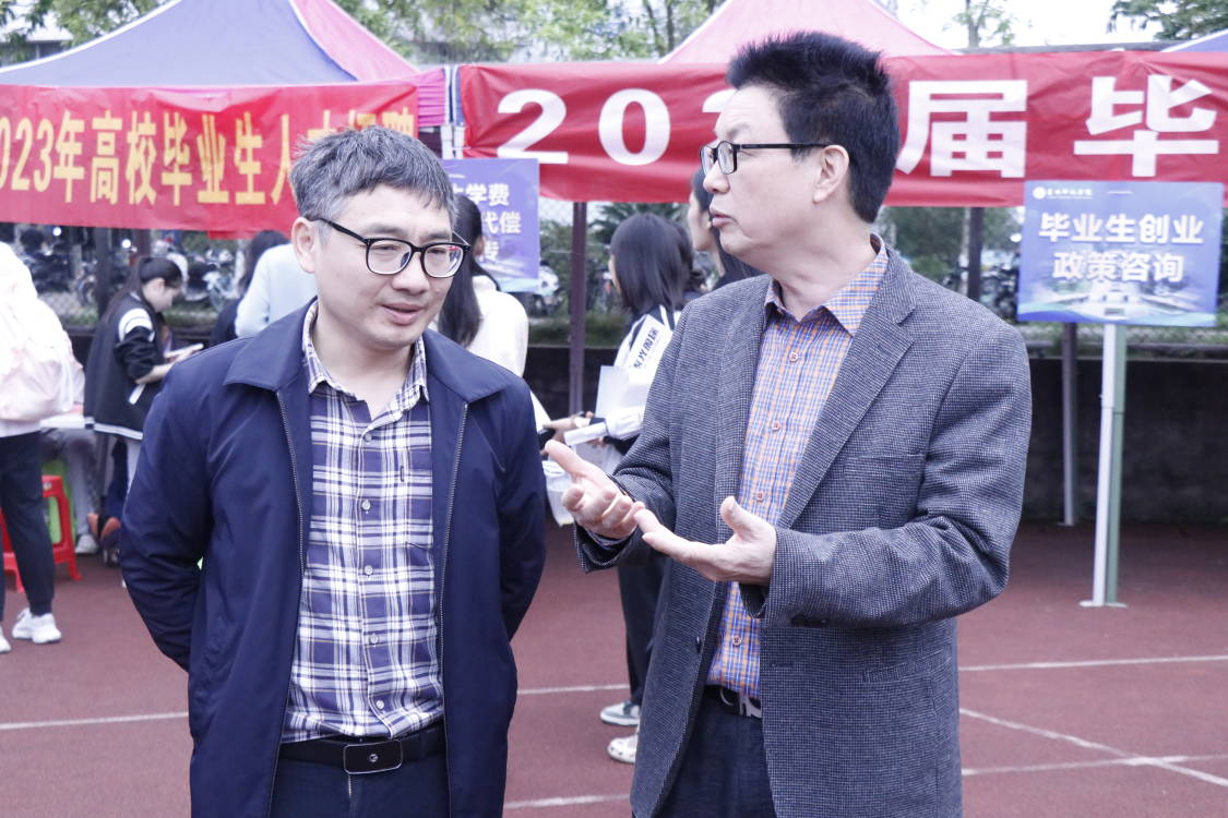 医生掀开奶罩边躁边狠狠躁视频