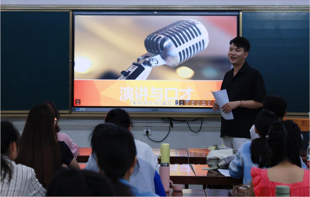 医生掀开奶罩边躁边狠狠躁视频