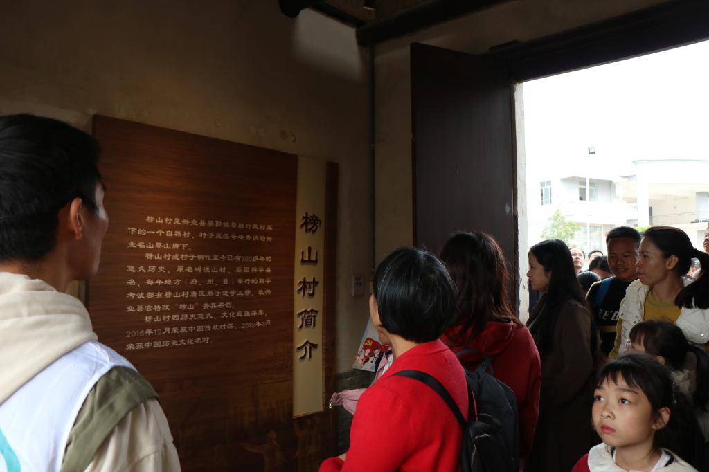 医生掀开奶罩边躁边狠狠躁视频
