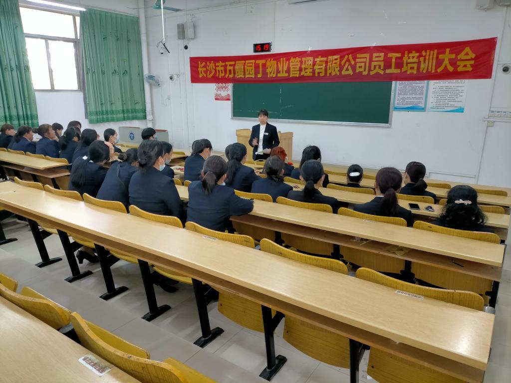 医生掀开奶罩边躁边狠狠躁视频