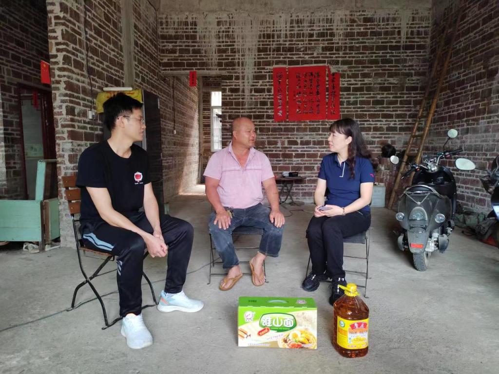 医生掀开奶罩边躁边狠狠躁视频