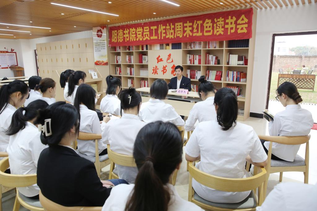 医生掀开奶罩边躁边狠狠躁视频
