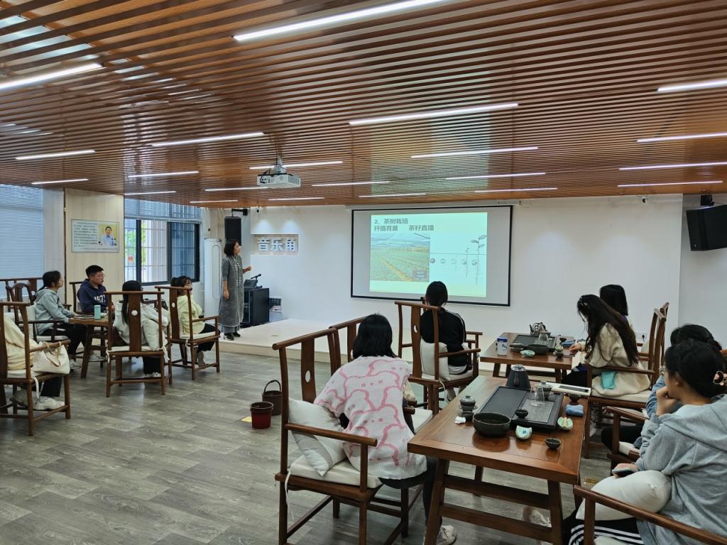 医生掀开奶罩边躁边狠狠躁视频