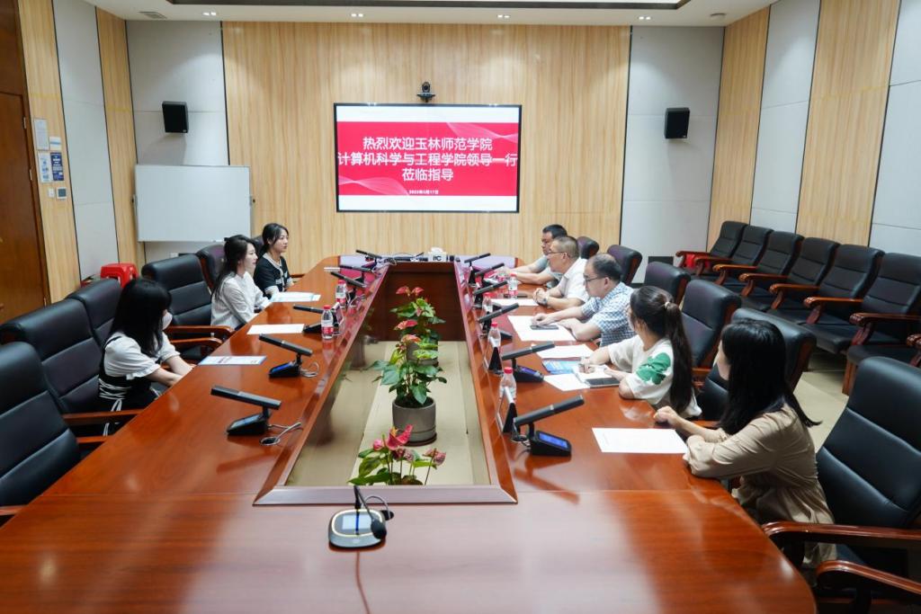 医生掀开奶罩边躁边狠狠躁视频