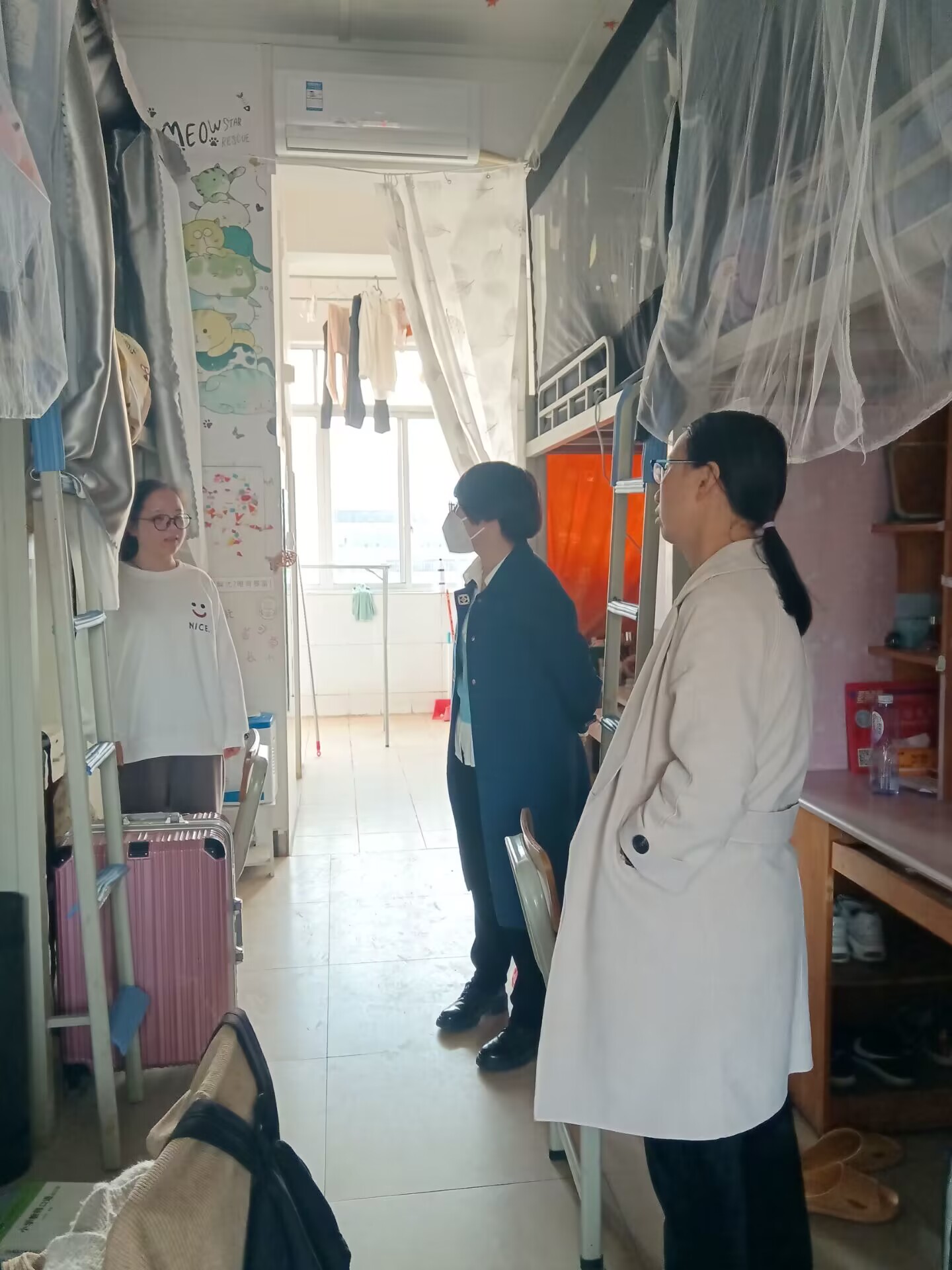 医生掀开奶罩边躁边狠狠躁视频