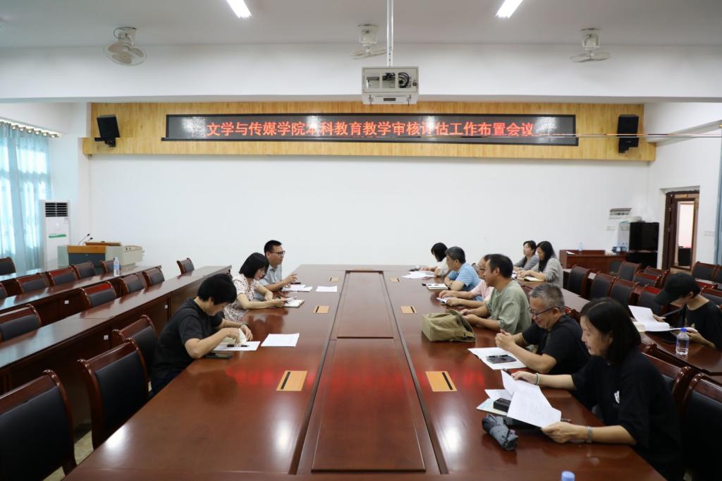 医生掀开奶罩边躁边狠狠躁视频