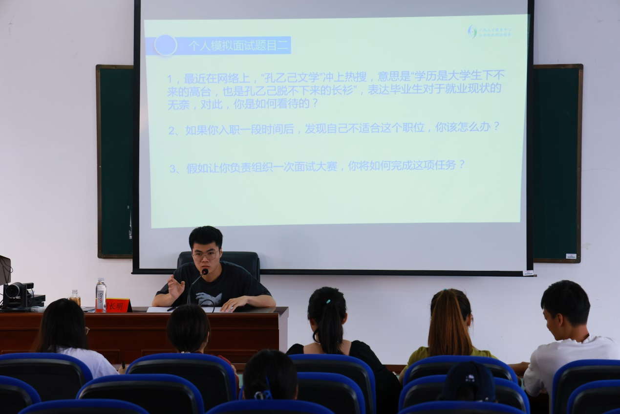 医生掀开奶罩边躁边狠狠躁视频