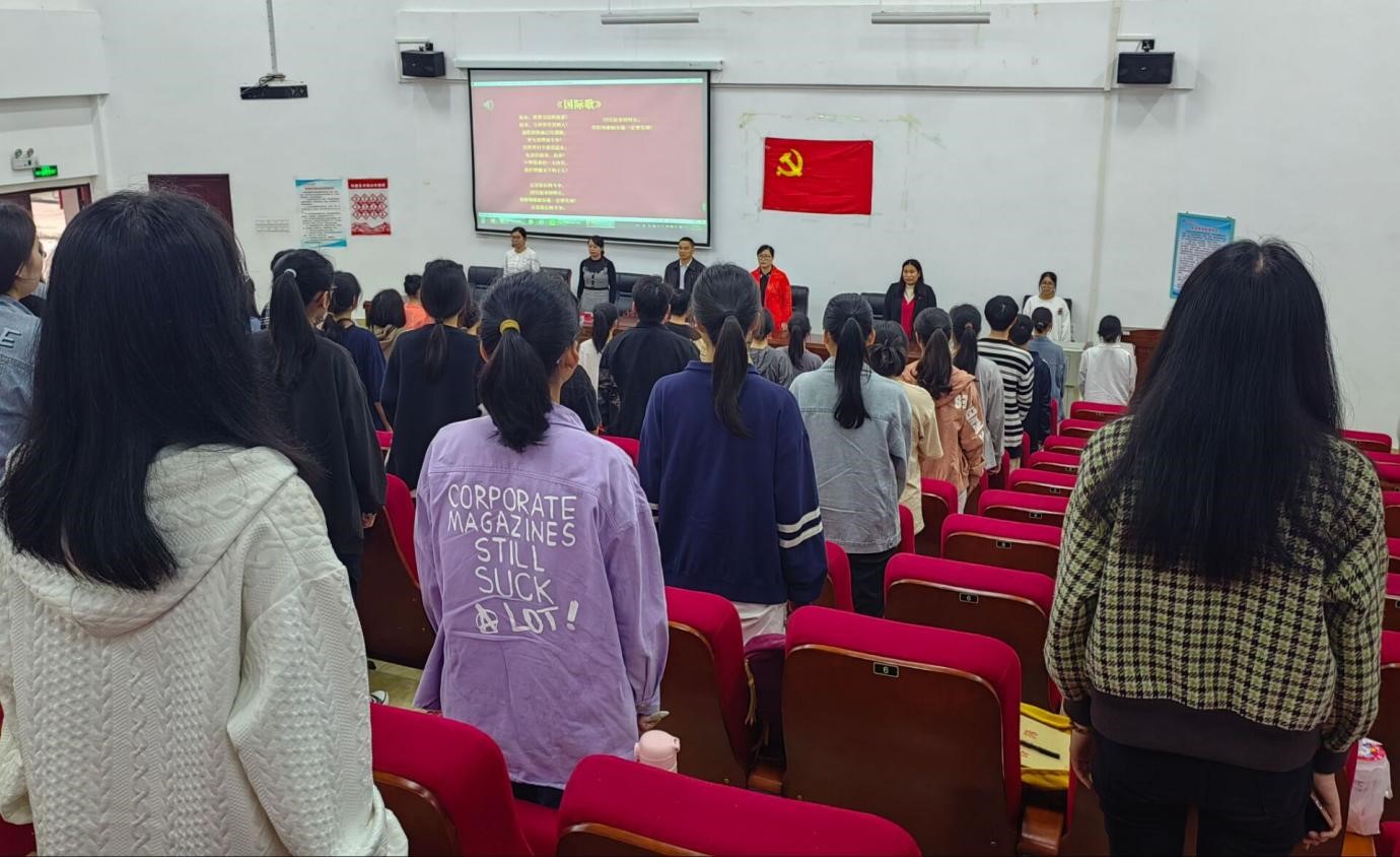 医生掀开奶罩边躁边狠狠躁视频