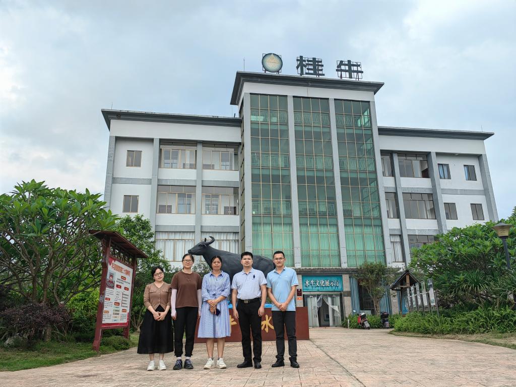 医生掀开奶罩边躁边狠狠躁视频