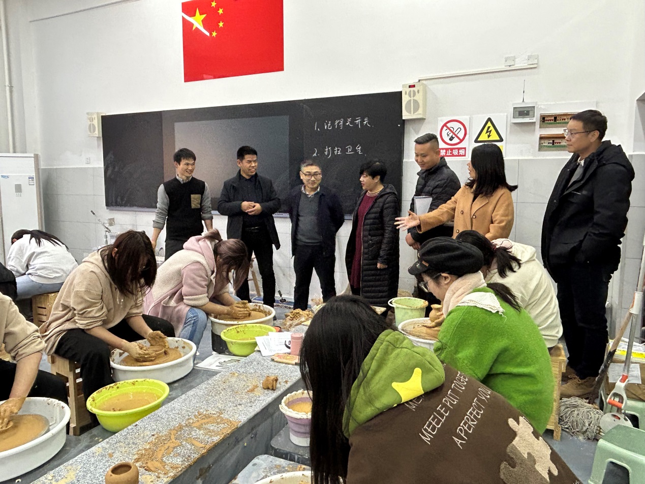 医生掀开奶罩边躁边狠狠躁视频