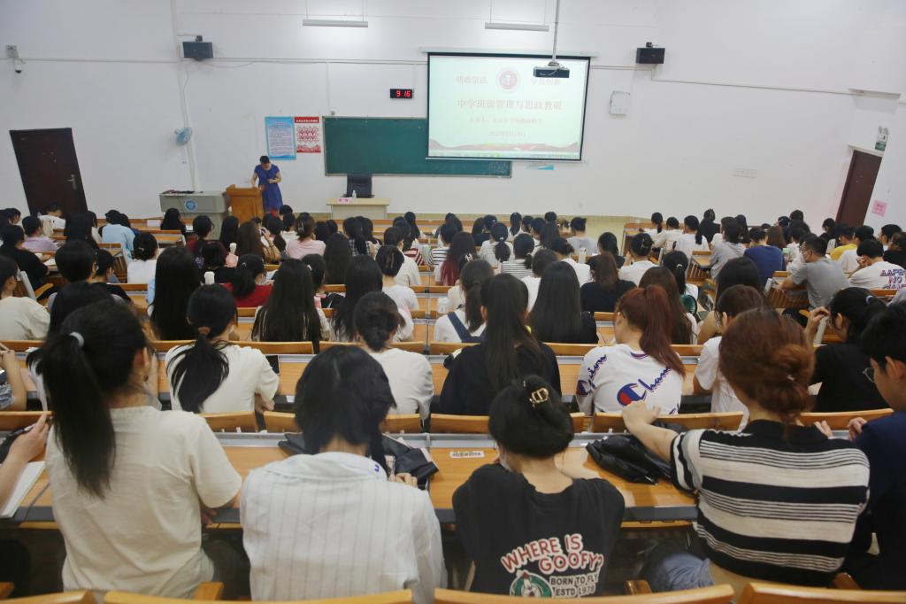医生掀开奶罩边躁边狠狠躁视频
