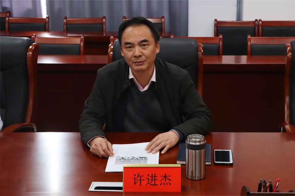 医生掀开奶罩边躁边狠狠躁视频