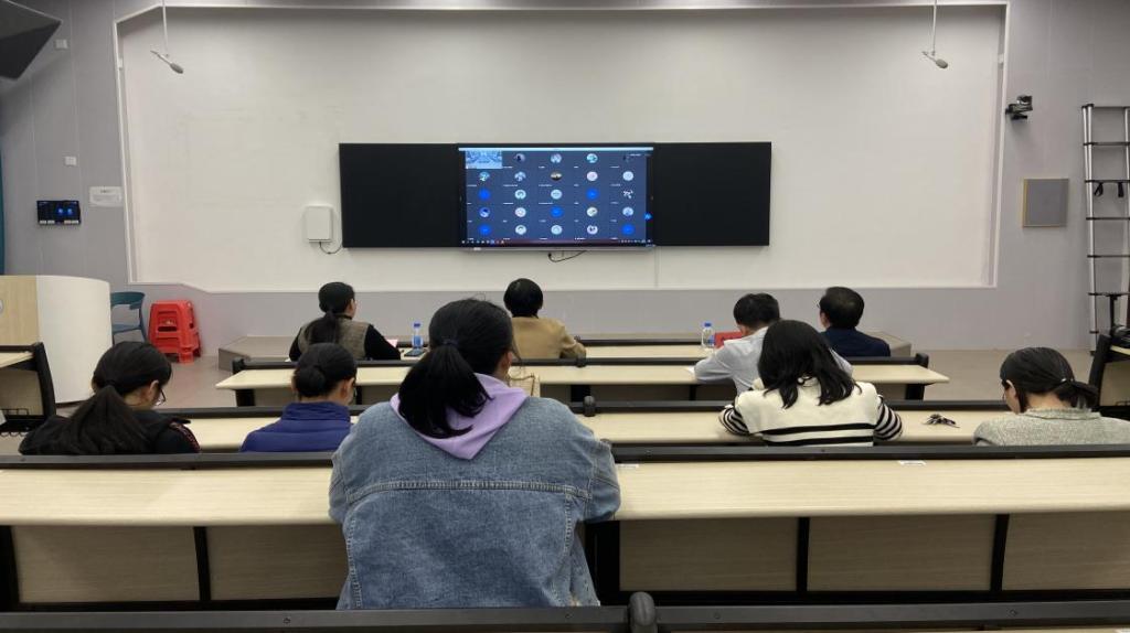 医生掀开奶罩边躁边狠狠躁视频