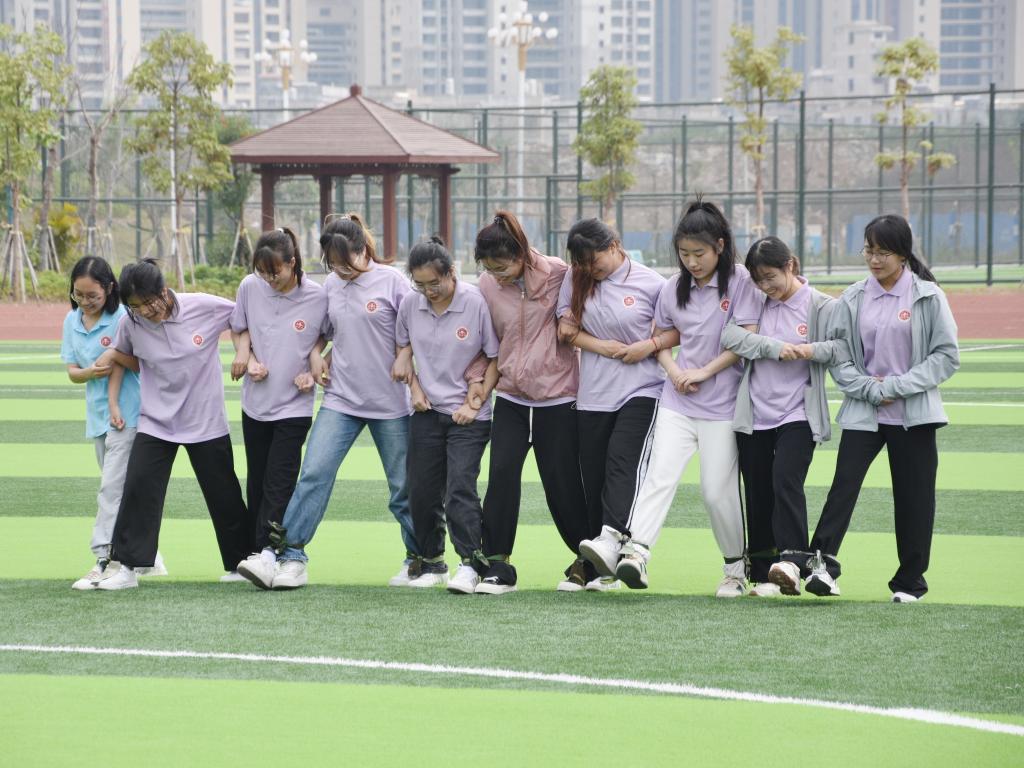 医生掀开奶罩边躁边狠狠躁视频
