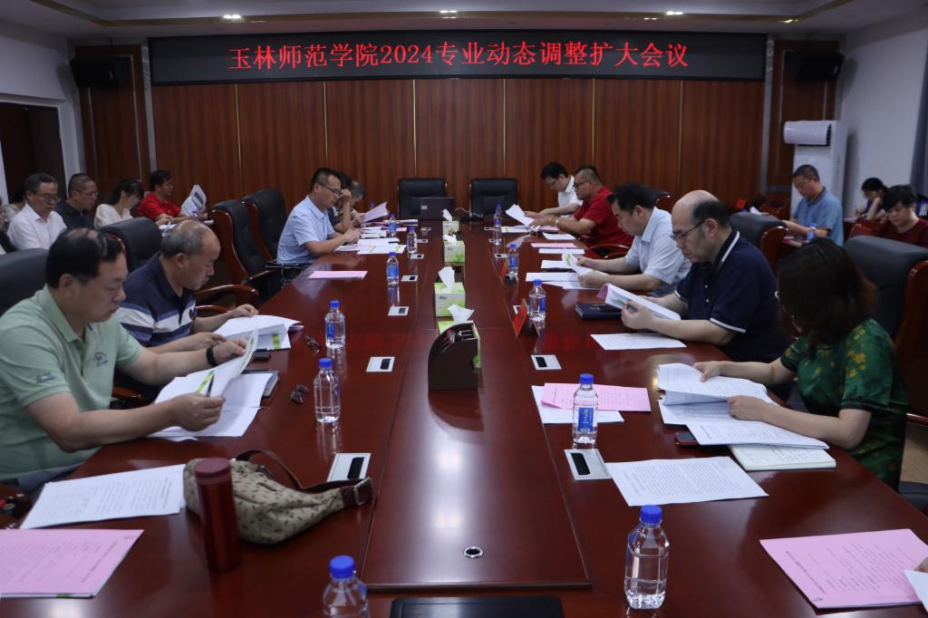 医生掀开奶罩边躁边狠狠躁视频