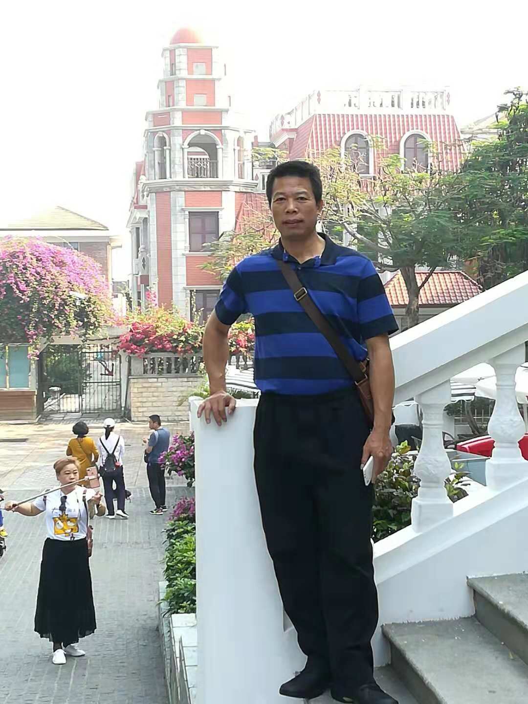 医生掀开奶罩边躁边狠狠躁视频