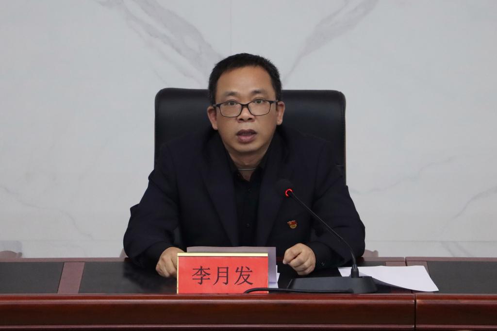 医生掀开奶罩边躁边狠狠躁视频