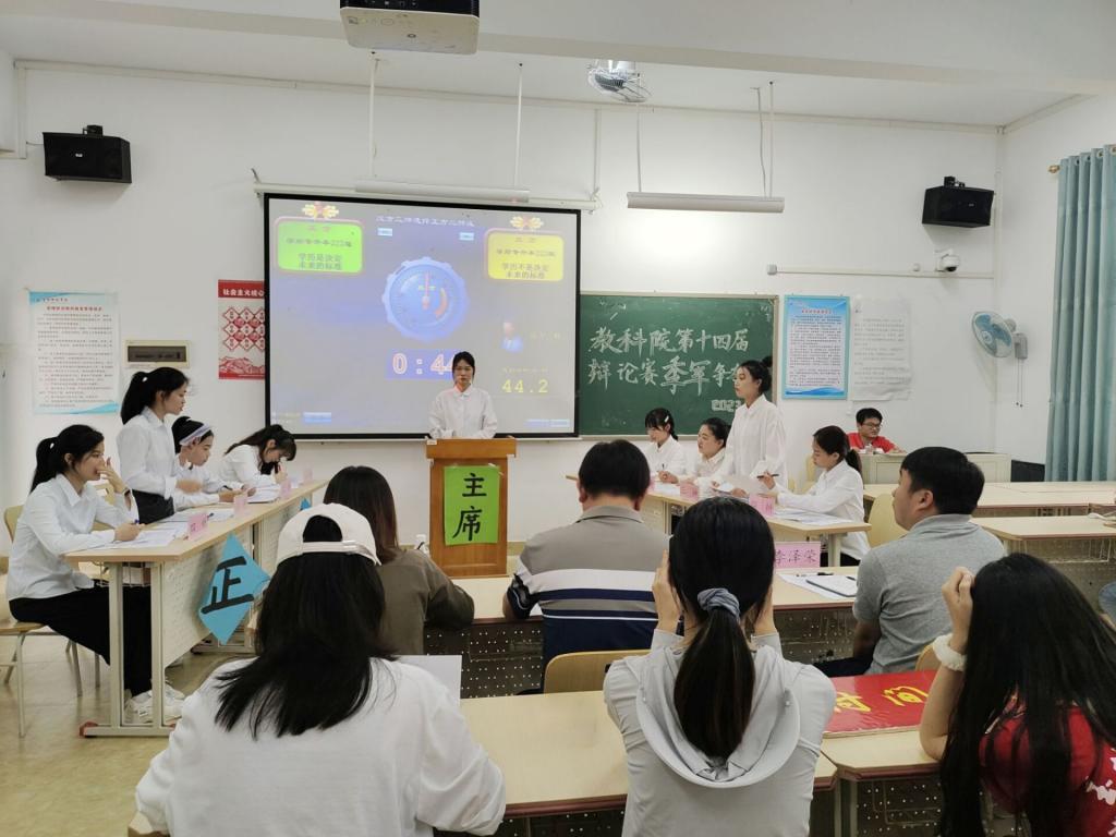 医生掀开奶罩边躁边狠狠躁视频
