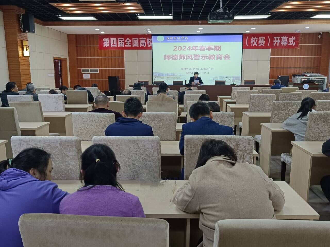 医生掀开奶罩边躁边狠狠躁视频