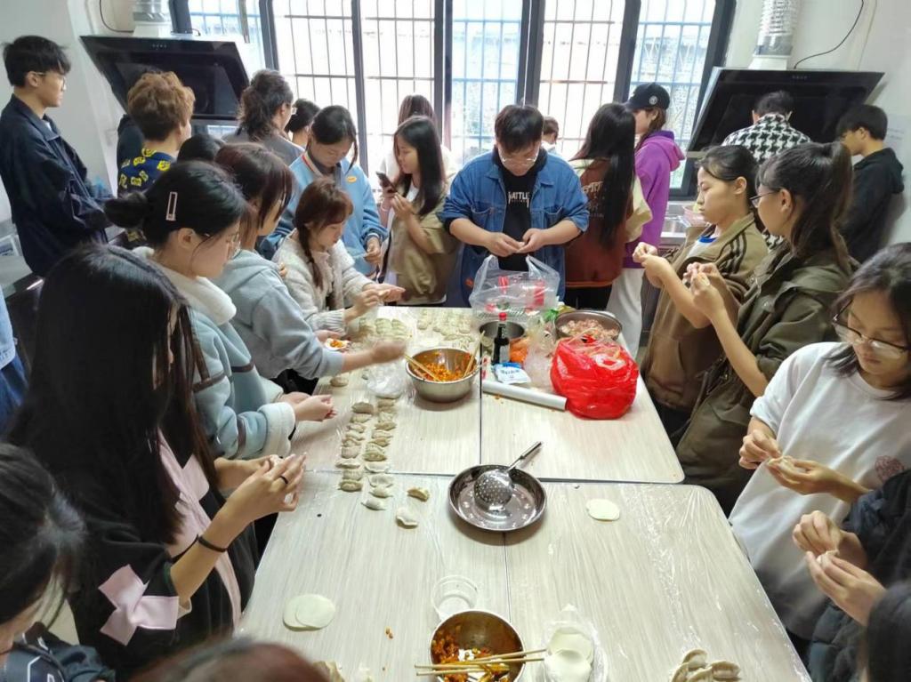 医生掀开奶罩边躁边狠狠躁视频