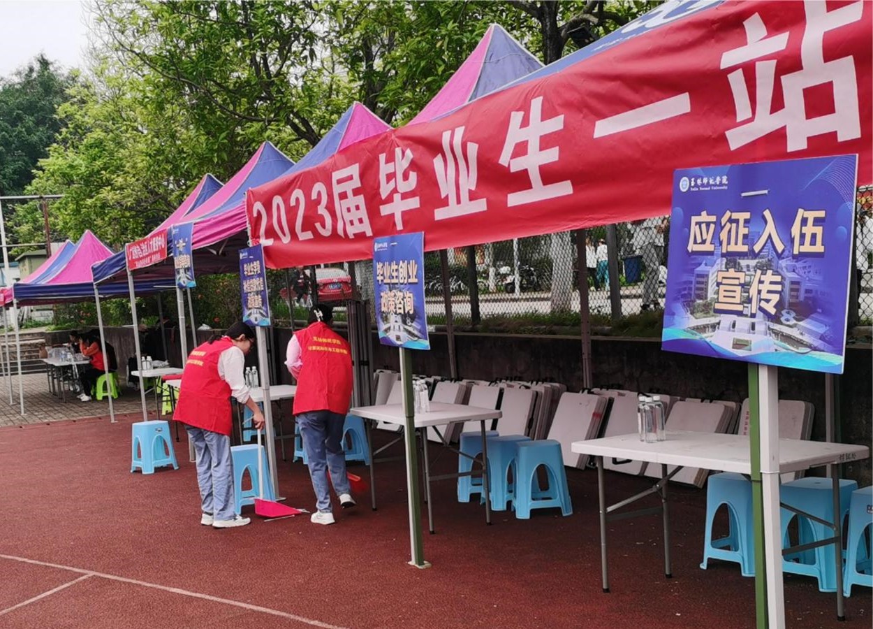 医生掀开奶罩边躁边狠狠躁视频