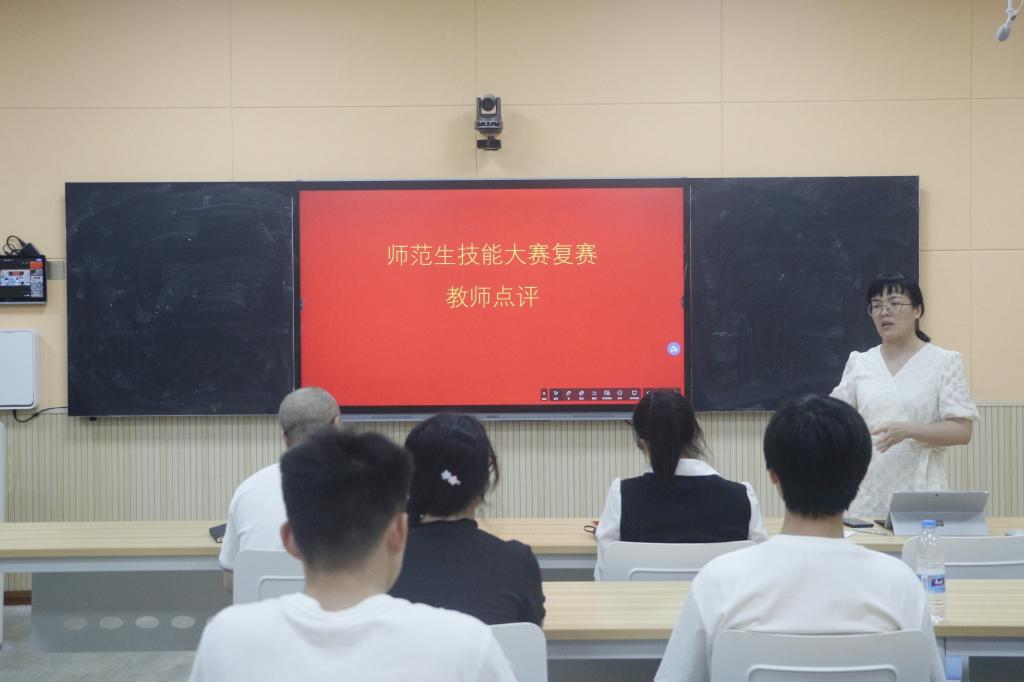 医生掀开奶罩边躁边狠狠躁视频