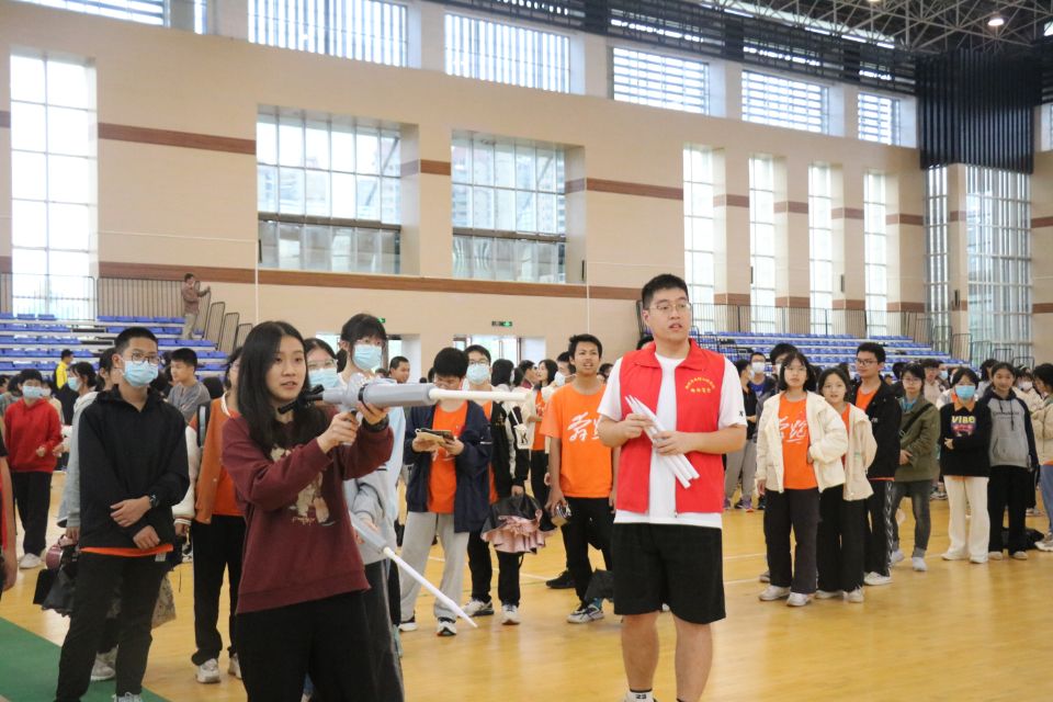医生掀开奶罩边躁边狠狠躁视频