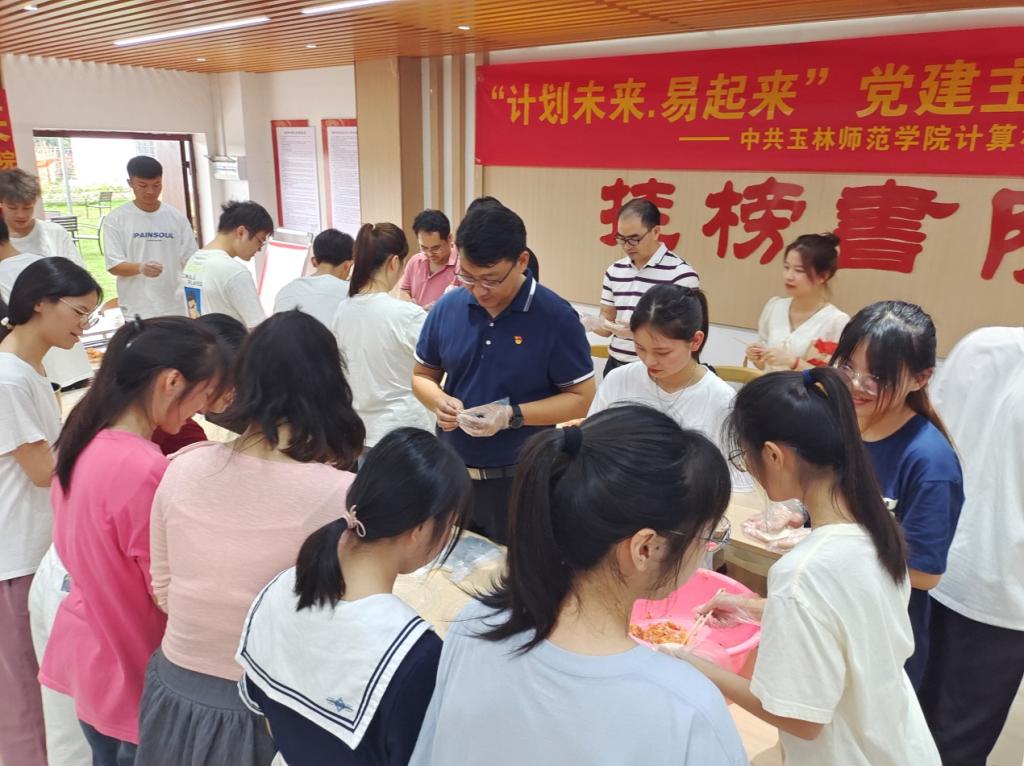 医生掀开奶罩边躁边狠狠躁视频