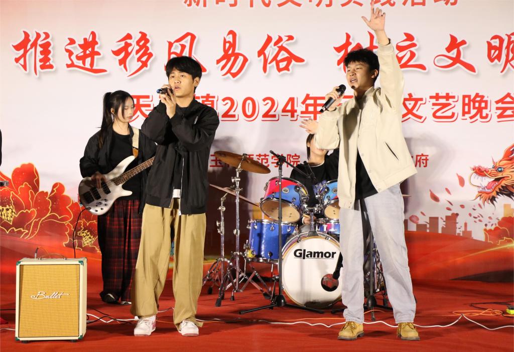 医生掀开奶罩边躁边狠狠躁视频