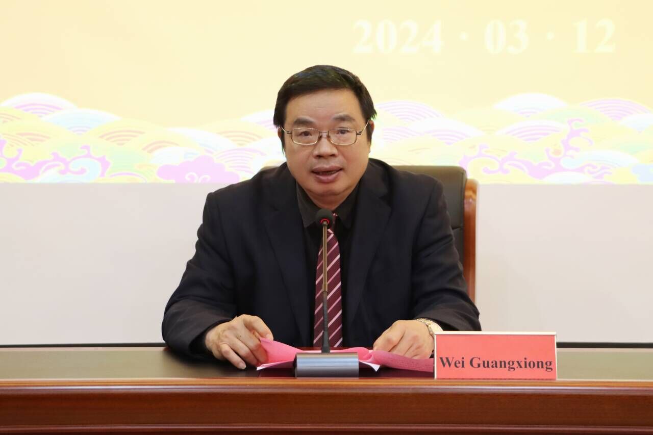 医生掀开奶罩边躁边狠狠躁视频