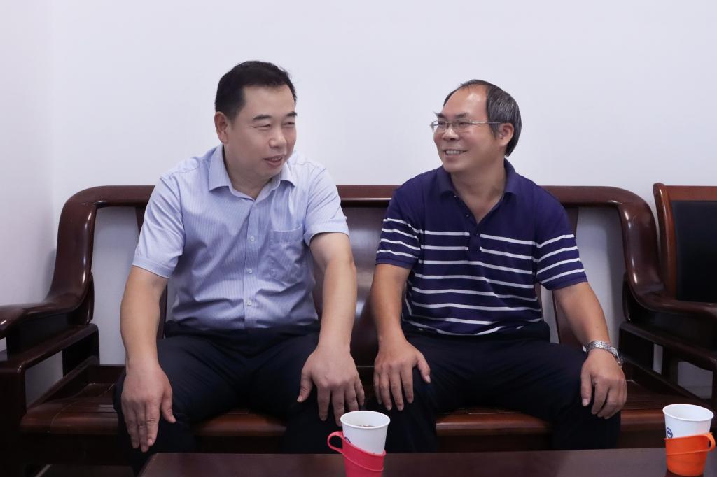 医生掀开奶罩边躁边狠狠躁视频