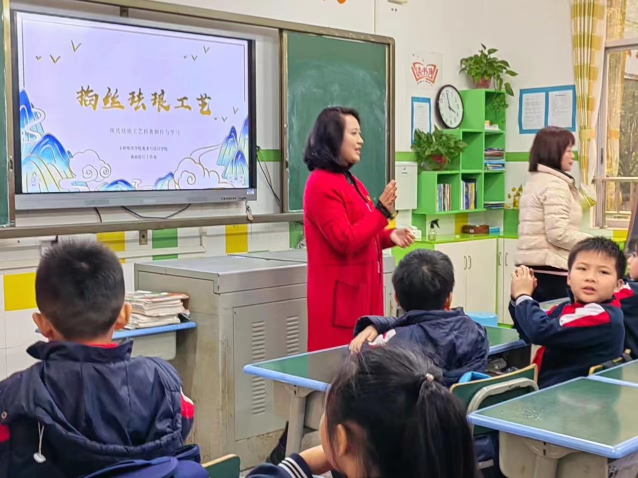 医生掀开奶罩边躁边狠狠躁视频