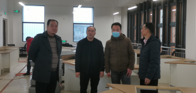 医生掀开奶罩边躁边狠狠躁视频