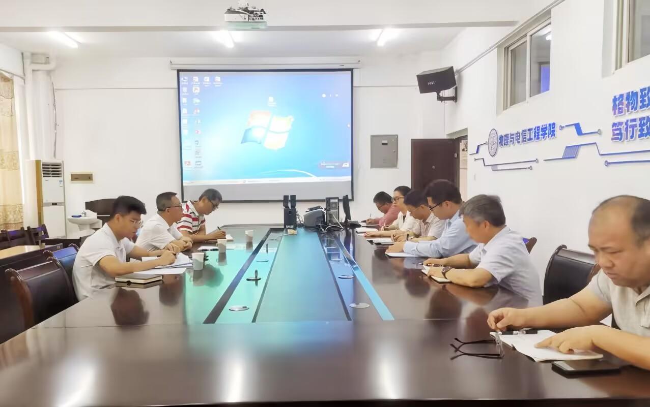 学校领导检查-李月发.jpg