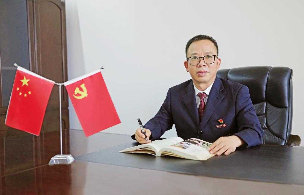 医生掀开奶罩边躁边狠狠躁视频