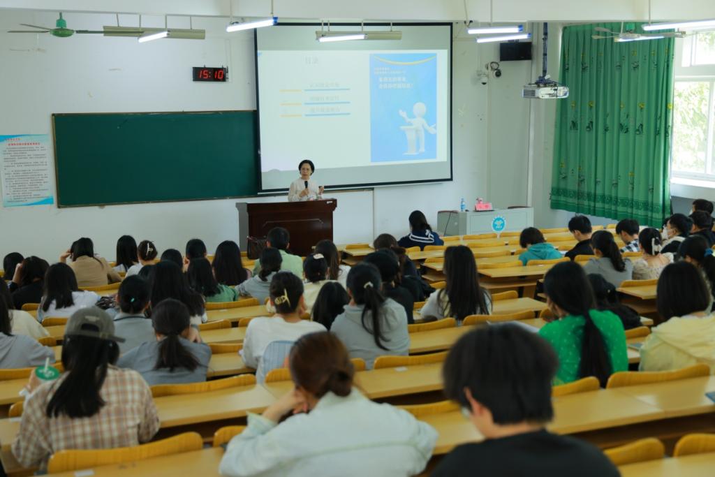 医生掀开奶罩边躁边狠狠躁视频