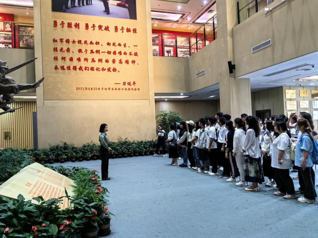 医生掀开奶罩边躁边狠狠躁视频