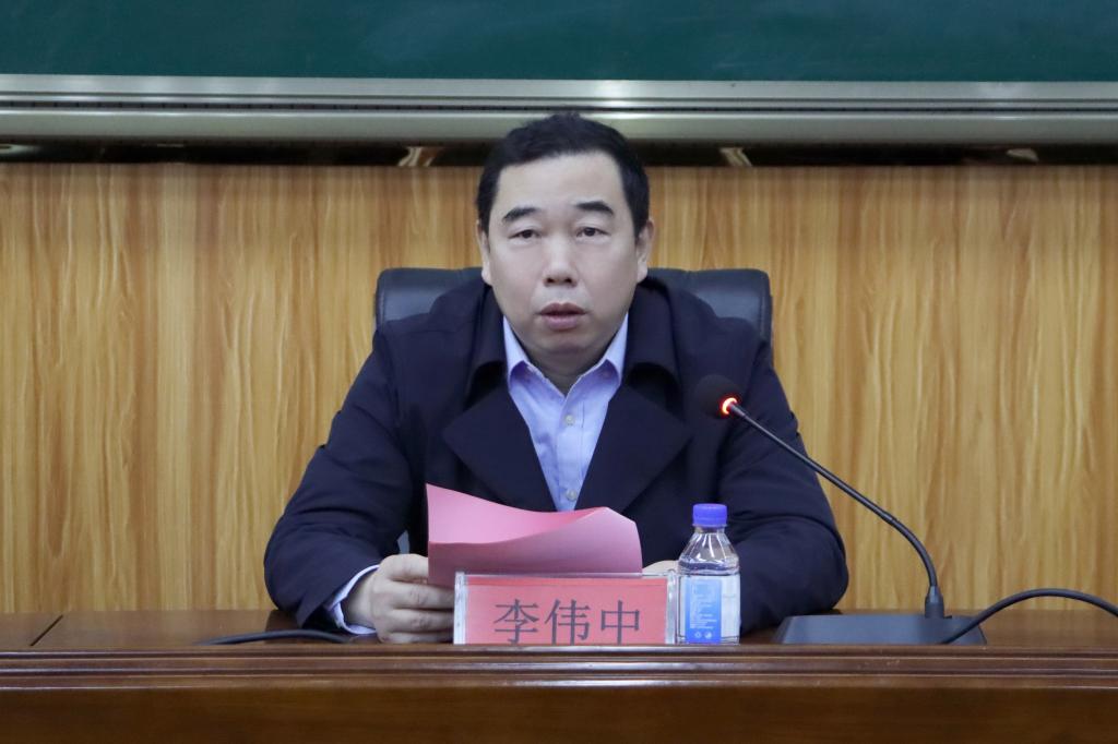 医生掀开奶罩边躁边狠狠躁视频