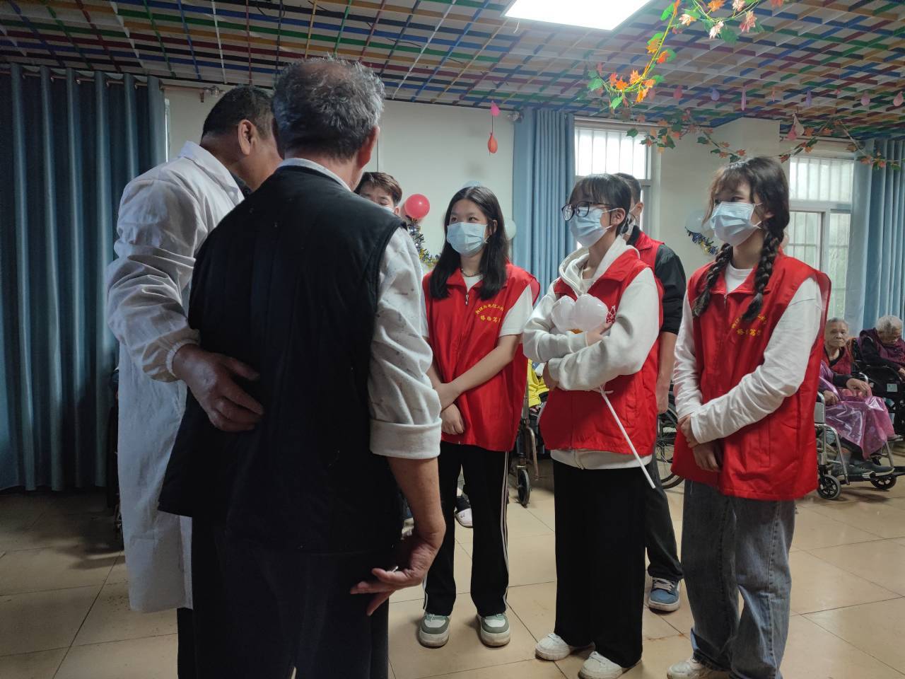 医生掀开奶罩边躁边狠狠躁视频