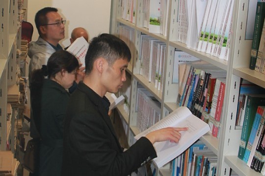 医生掀开奶罩边躁边狠狠躁视频