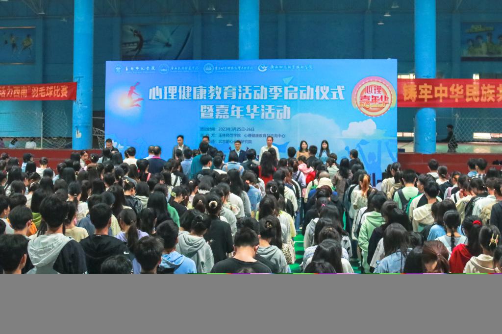医生掀开奶罩边躁边狠狠躁视频