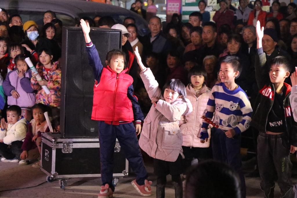 医生掀开奶罩边躁边狠狠躁视频