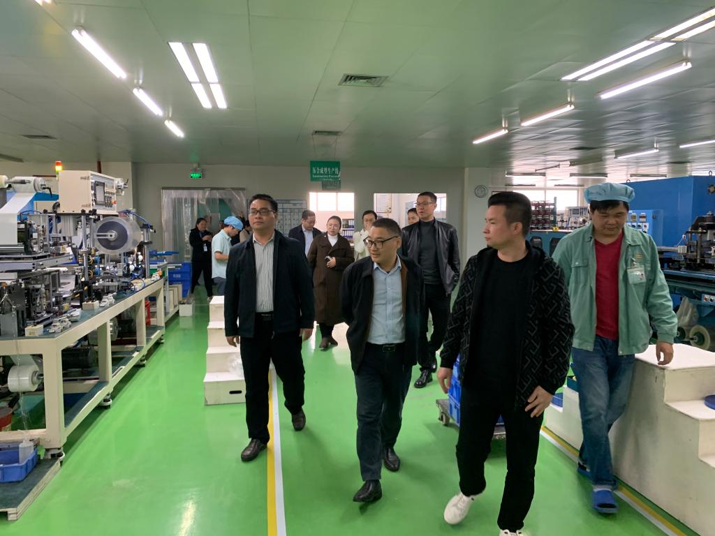 医生掀开奶罩边躁边狠狠躁视频