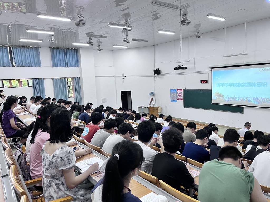 医生掀开奶罩边躁边狠狠躁视频