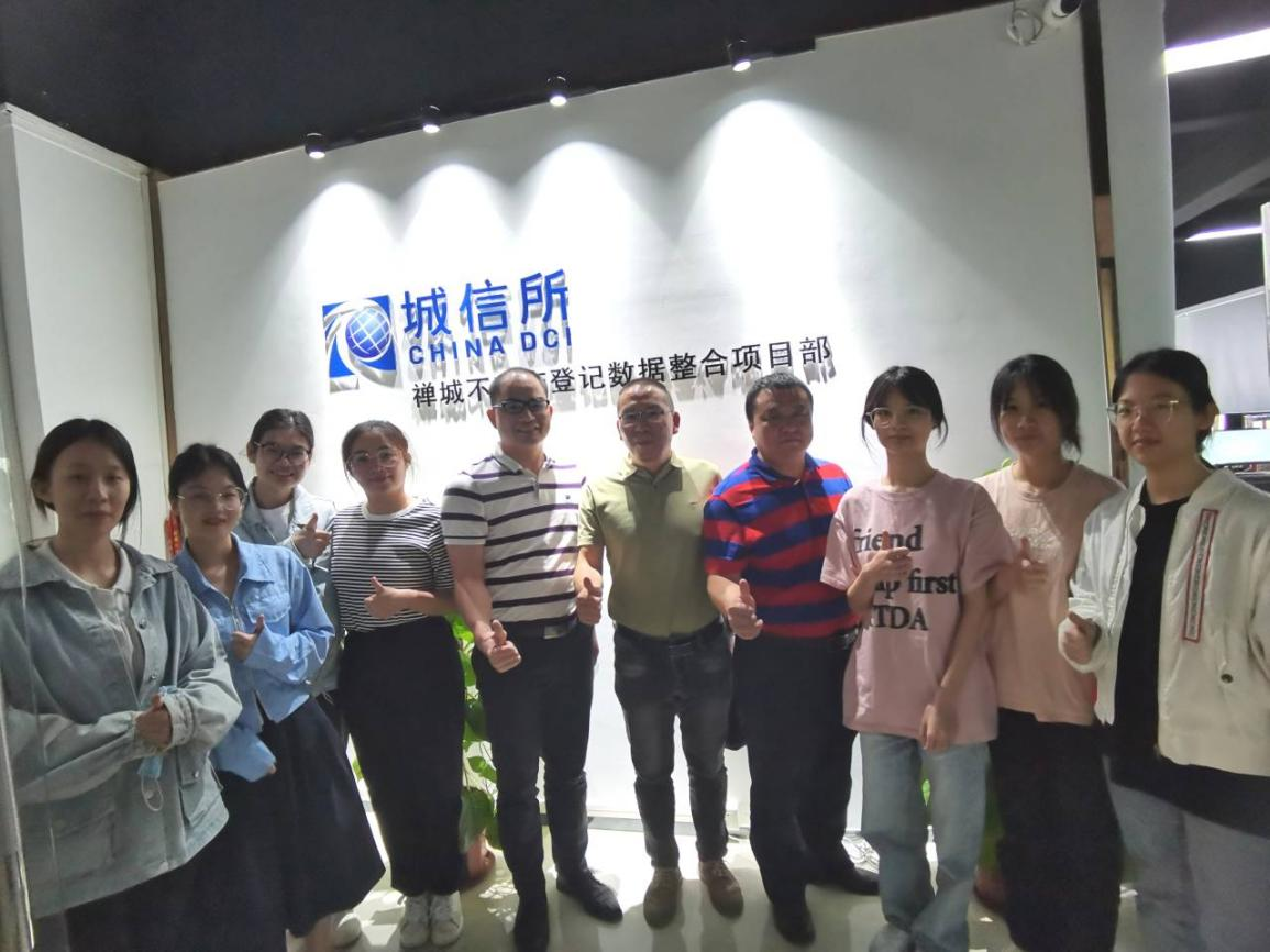医生掀开奶罩边躁边狠狠躁视频